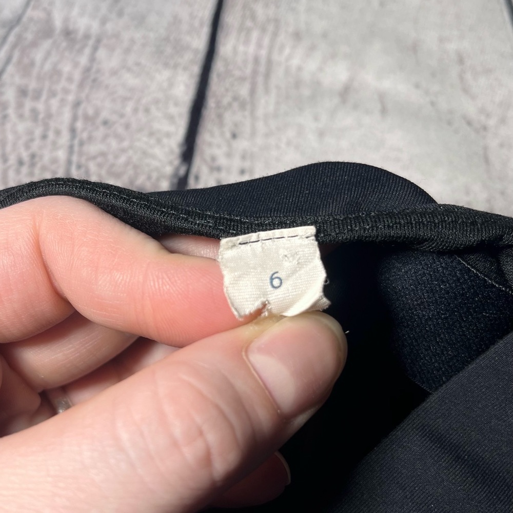 Black Lululemon Sport-bra Top Size 6 - Picture 4 of 4